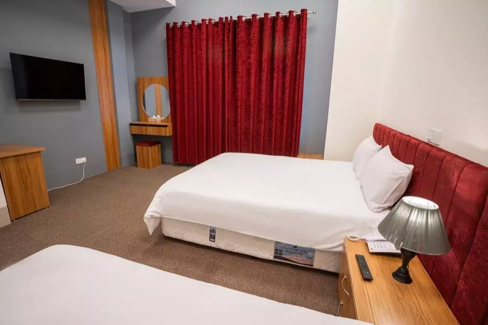 Alibaba https://cdn.alibaba.ir/ostorage/hotel-accommodation-images/6a843e94acd371bfb1354dba_سوئیت سه تخته یک.webp